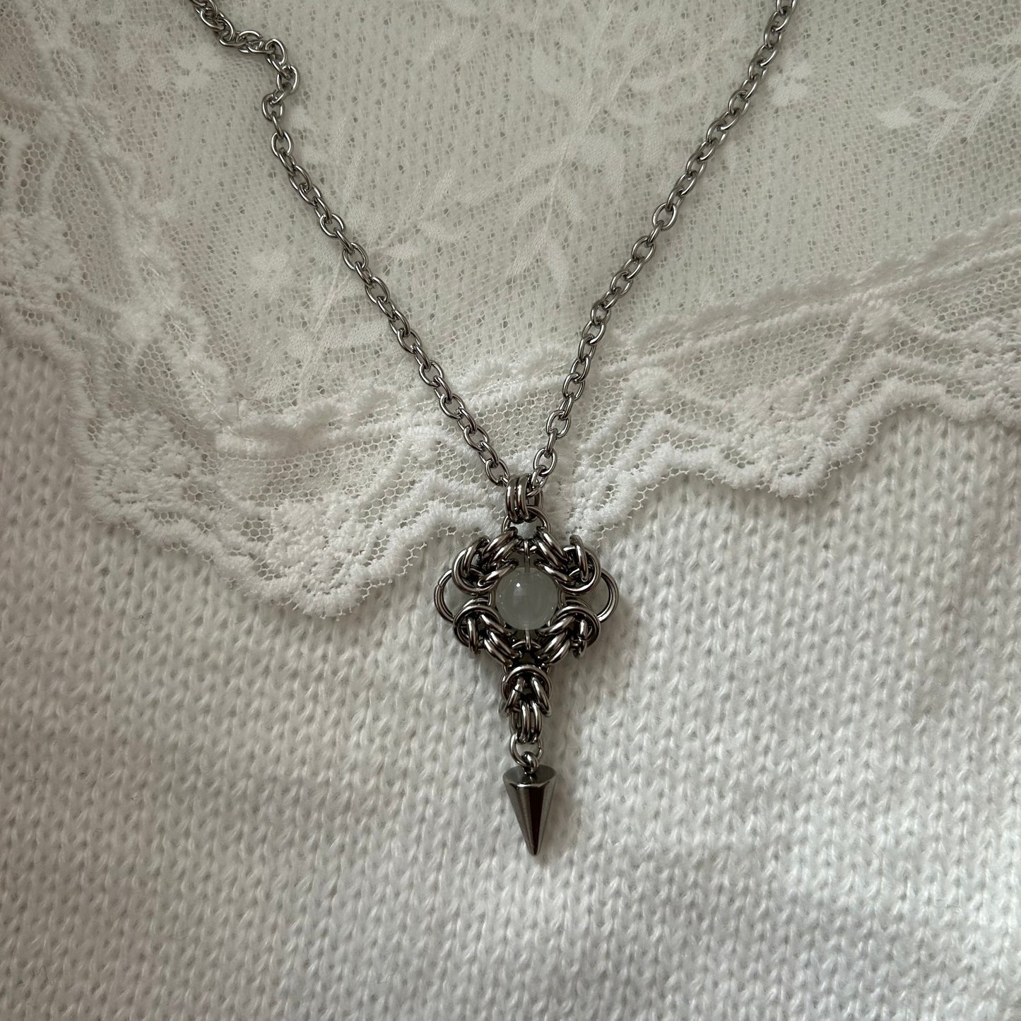 Ava pendant